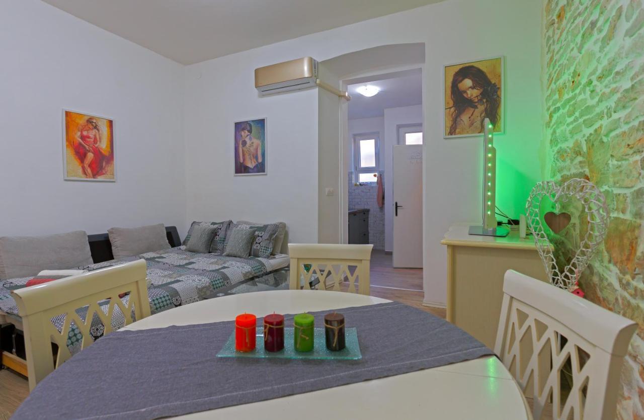 Rich Apartment Pula Exterior photo